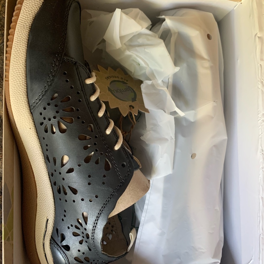 Jambu sneakers